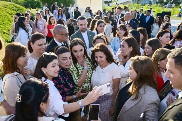 Leyla Əliyeva və Alyona Əliyeva Xeyirxahlıq Festivalında iştirak ediblər - FOTO