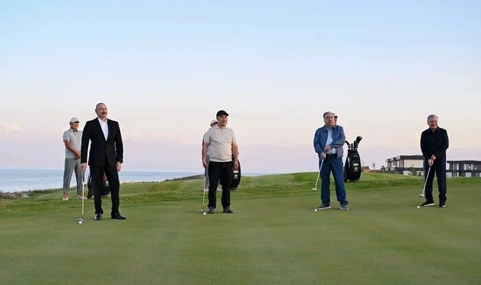 İlham Əliyev bu liderlərlə Qolf Klubunun açılışında - Foto