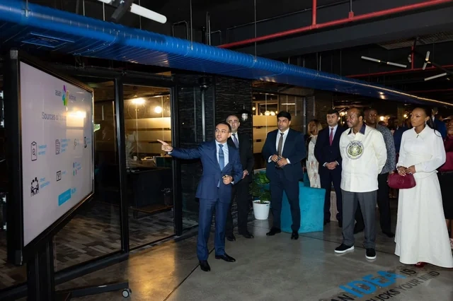 Esvatini kralı "ASAN xidmət"də olub - FOTO