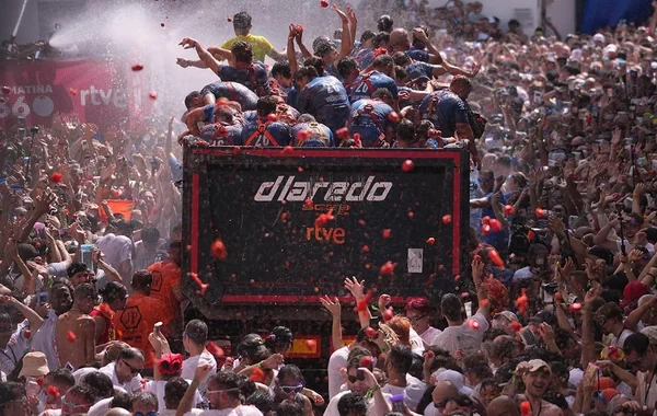 İspaniyada "Tomatina" festivalı: Pomidor döyüşündə 150 ton məhsul sərf olundu - FOTO - VİDEO