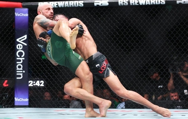 UFC döyüşçüsü Lopesin hər iki ayağı sınıb