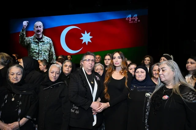 "44" bədii filminin premyerası baş tutub: Arzu Əliyeva və Alyona Əliyeva təqdimatda iştirak ediblər - Foto