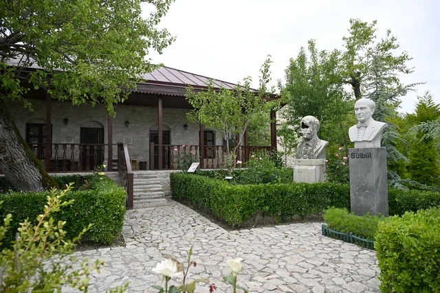 İlham Əliyev və Sərdar Berdiməhəmmədov Şuşada Bülbülün ev-muzeyində olublar - FOTO