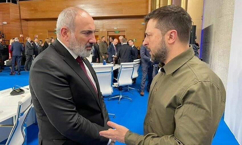 Zelenski Paşinyanla danışdı və təbrik etdi