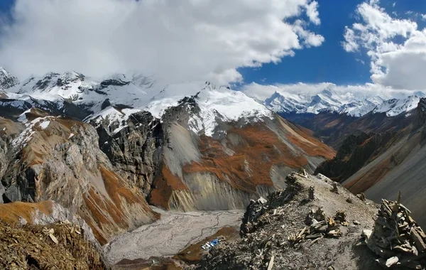 Everestdəki "yaşıl çəkmələr"in cəsədi endirilir: 150 min dollarlıq riskli əməliyyat - FOTO