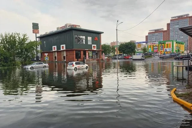 Xabarovskda Amur çayı məcrasından çıxıb: Bölgə su altında qalır - FOTO - VİDEO