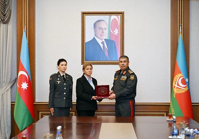 Milli qəhrəmanlarımızın ailələlərinə medallar təqdim olundu - FOTO