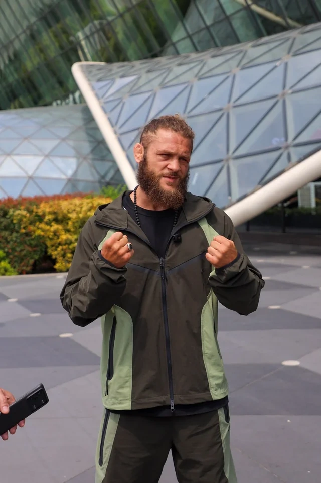 Rafael Fiziyev Bakıdadır: UFC ulduzu möhtəşəm döyüş üçün tam hazırdır - FOTO