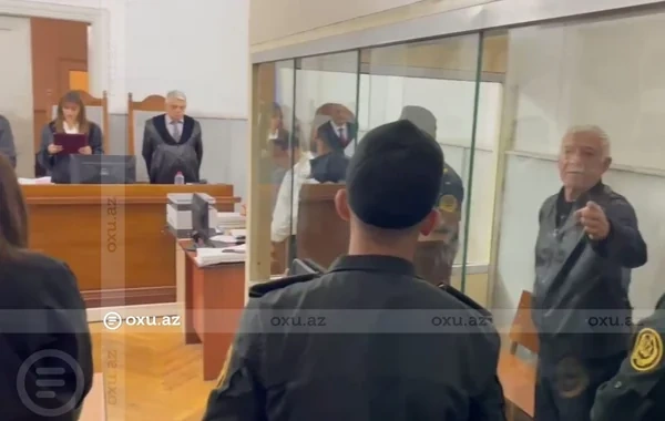 Bakıda kürəkənini öldürmək istəyən ata ilə oğlunun cəzası azaldıldı