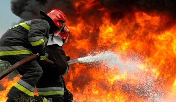 Sulutəpədə avtoservisdə yanğın: FHN texnikaları cəlb olundu