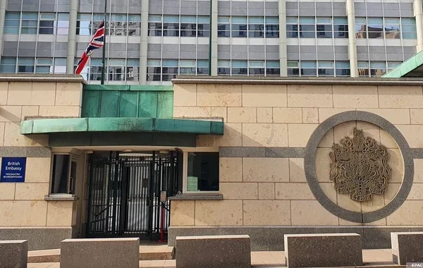 Moskvadakı Britaniya səfirliyində əcnəbi casus aşkarlandı - FOTO