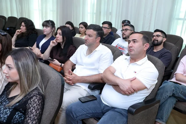 Gənc media nümayəndələri SOCAR-ın yaşıl enerji planı ilə tanış oldular - FOTO