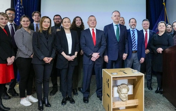 ABŞ 41 tarixi artefaktı Türkiyəyə qaytarıb