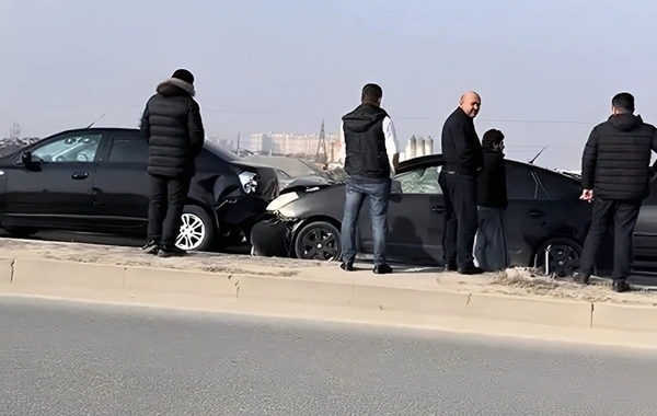 Zabratda zəncirvari qəza: Dörd avtomobil toqquşdu