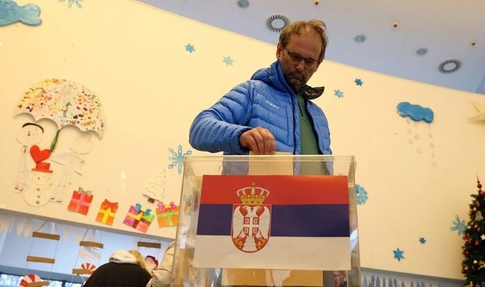 Serbiyada seçkilər: Vuçiç “Tələbələr”ə qarşı
