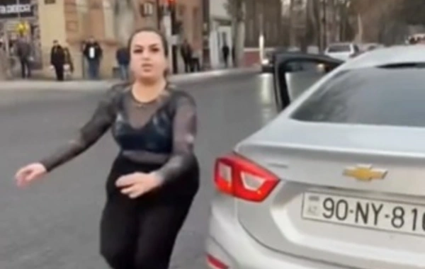 Gəncədə qadın sürücü kuryerə hücum etdi, polis hərəkətə keçdi