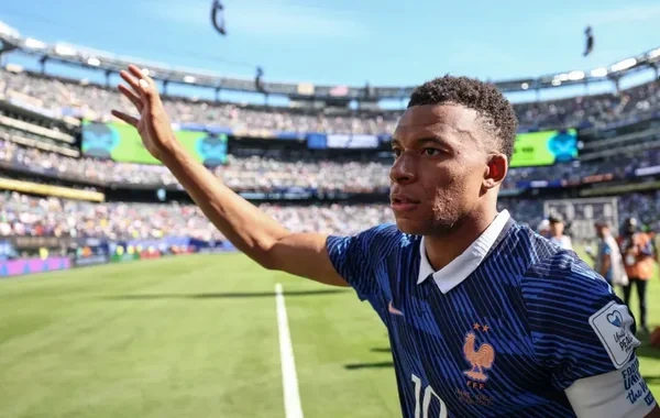 Kilian Mbappe: "Mən Messinin nə etdiyinə baxmıram"