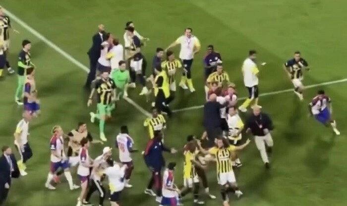 “Fənər"in futbolçusuna hücum edildi: Kütləvi dava - Video