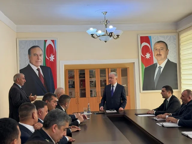 Yeni icra başçısı kollektivə təqdim edildi - Foto