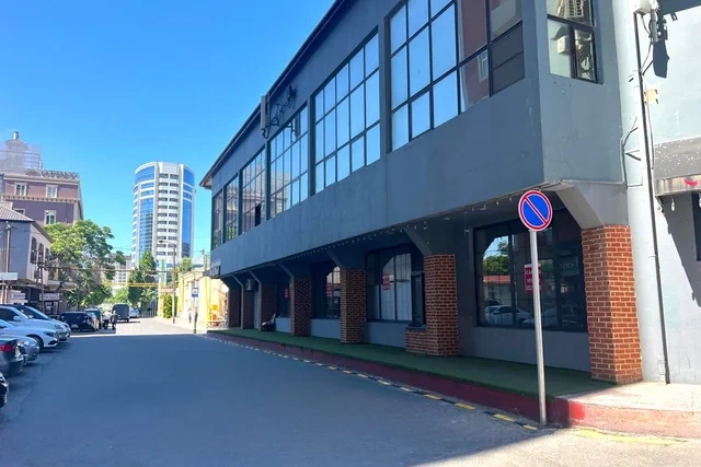 Altı tibb müəssisəsinin yanında minib-düşmə yerləri yaradılıb  - FOTO