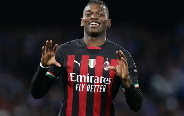 Leao "Milan"dan gedir: Portuqaliyalı vingerin aqressiv davranışı baha başa gəldi