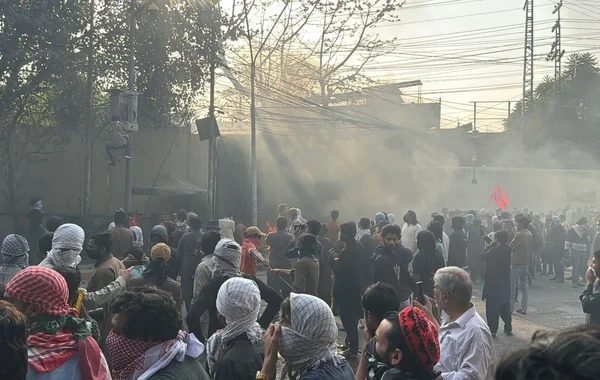 İslamabadda minlərlə insan İsrail və ABŞ-nin İrana zərbələrinə qarşı nümayişə çıxıb - VİDEO