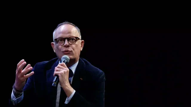 Fransa borc bataqlığında: Sabiq baş nazirdən həyəcan təbili