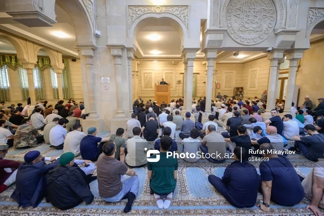 Əjdərbəy məscidində bayram namazı qılındı - FOTO