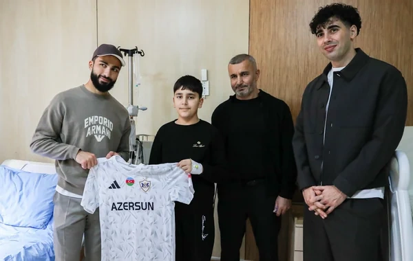 Onkoloji xəstəlikdən müalicə alan balaca pasiyent Qurban Qurbanov üçün "Qarabağ" mahnısını ifa etdi - Video