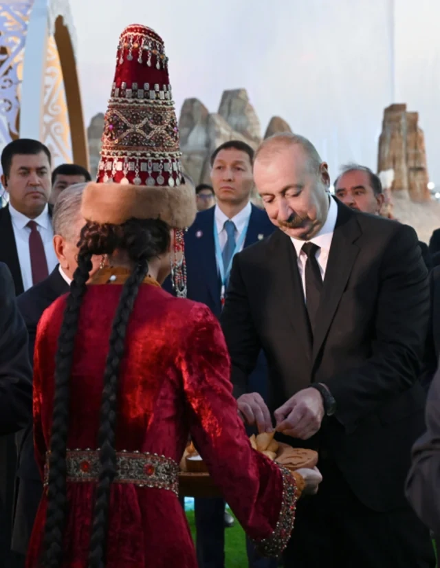 Prezident İlham Əliyev MDB Ölkələrinin Milli Kulinariya Festivalı ilə tanış olub, rəsmi qəbulda iştirak edib - Foto
