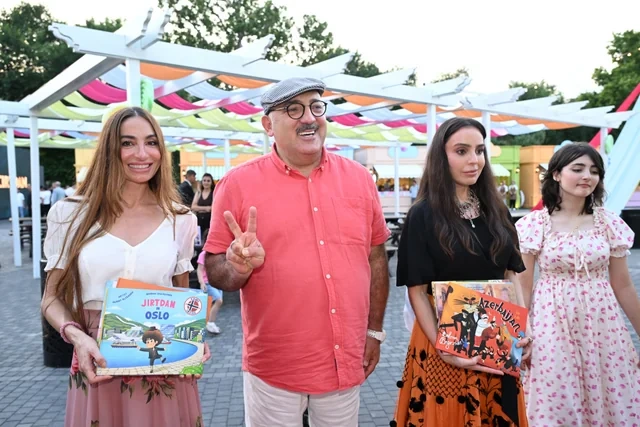 Leyla və Arzu Əliyevalar "CandyFest" yay festivalını ziyarət edib, "Sehrli mirvari" su sirki şousunu izləyiblər - FOTO