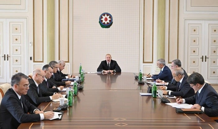 İlham Əliyev müşavirə keçirdi