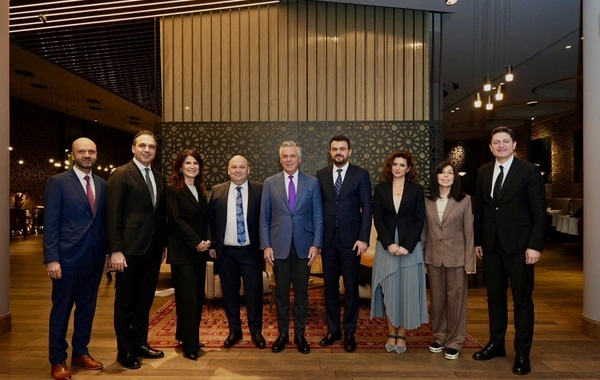 "Mastercard" şirkətinin strateji inkişaf üzrə vitse-sədri biznes dairəvi masa təşkil edib