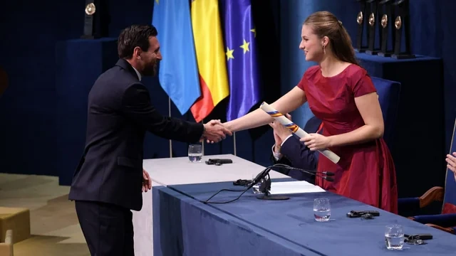 Messi "İspaniyanın Nobel mükafatı"nı aldı - Video