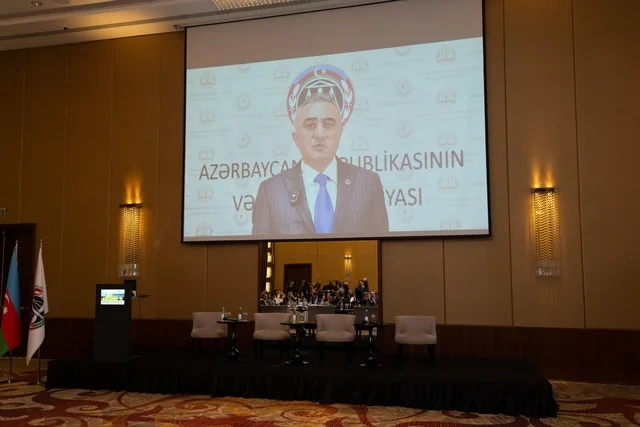 200-dən çox gənc vəkil Bakıda bir araya gəldi - Foto