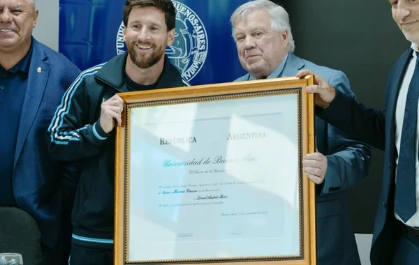 Messi Buenos-Ayres Universitetinin fəxri doktoru oldu - Video