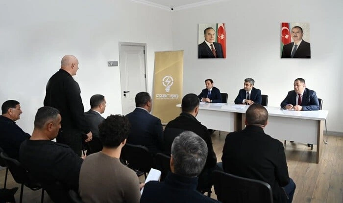 “Azərişıq” nümayəndələri Xankəndidə sahibkarlarla görüşdü
