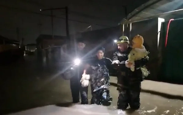 Bakı, Sumqayıt və Abşeronda su basmış ərazilərdən onlarla insan təxliyə edilib - FOTO - VİDEO