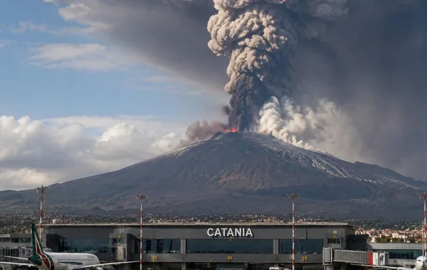 Siciliyada Etna vulkanı aktivləşdi: Hava limanının fəaliyyəti dayandırıldı