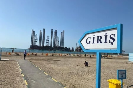 Nazirlikdən küləkli havada çimərliyə gedənlərə xəbərdarlıq