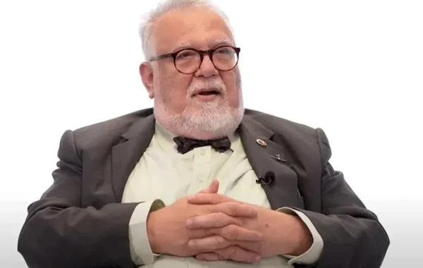 Türkiyəli professor Celal Şengörün son halı hamını təəccübləndirdi - FOTO