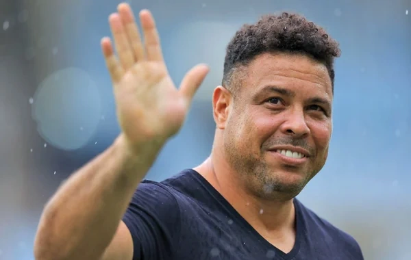Braziliyalı Ronaldo məşhur saç düzümünə görə bütün valideynlərdən üzr istəyib