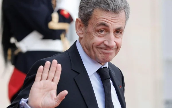 Nikolya Sarkozi həbs cəzasından azad edildi