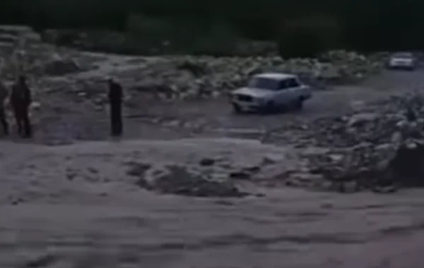 Şamaxıda Ağsu çayı daşdı: Bəzi yollar bağlandı - VİDEO