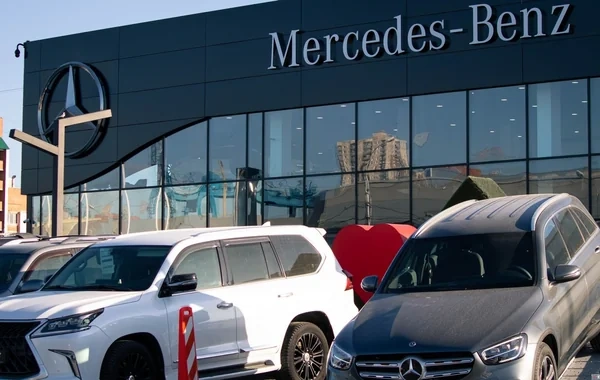 "Mercedes-Benz" Berlindəki bütün avtosalonlarını satdı