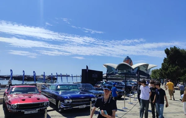 Bakı bulvarında klassik və sürət avtomobillərinin festivalı keçirilir