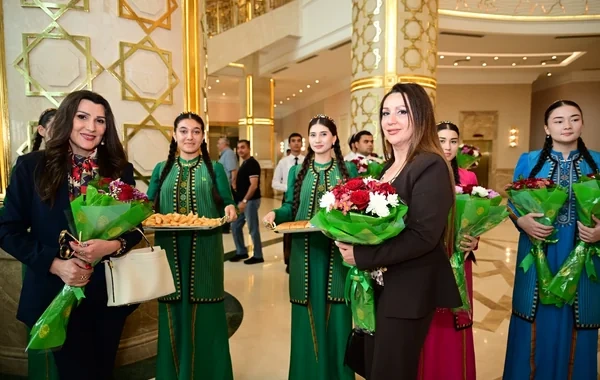 Aşqabad Azərbaycan mədəniyyətini qarşılayır - FOTO