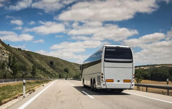 Yüzlərlə kilometr köhnə avtobuslarda: Rayonlara gediş-gəliş niyə sınağa çevrilir?