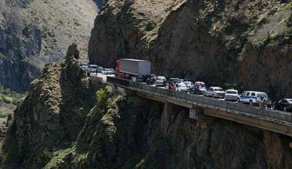 Gürcüstan erməni yük maşınlarını Rusiyaya buraxmadı