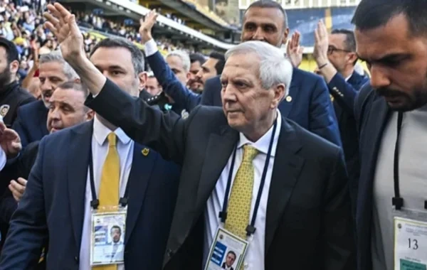 Aziz Yıldırım səkkiz illik fasilədən sonra yenidən "Fənərbağça"nın prezidenti seçildi